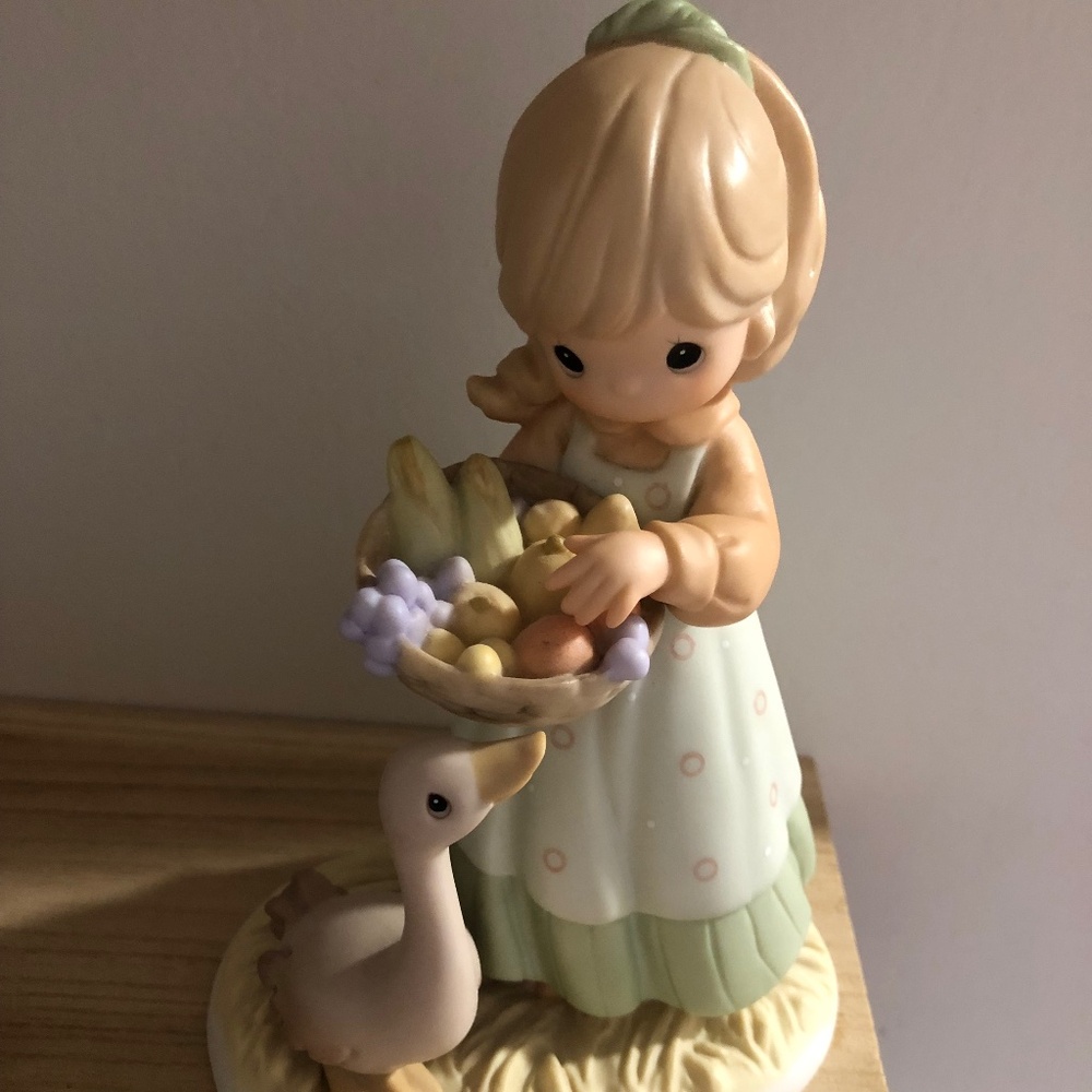 Precious moments figurine girl/lady with goose fall abundance new